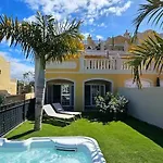 Sea View Duplex Private Jacuzzi, Garden, Terras And Shared Pool 아파트