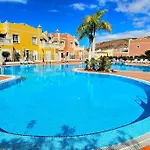Sea View Duplex Private Jacuzzi, Garden, Terras And Shared Pool 아파트