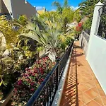 Sea View Duplex Private Jacuzzi, Garden, Terras And Shared Pool Lejlighed *