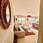 Sea View Duplex Private Jacuzzi, Garden, Terras And Shared Pool 아파트