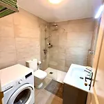 Sea View Duplex Private Jacuzzi, Garden, Terras And Shared Pool Apartment