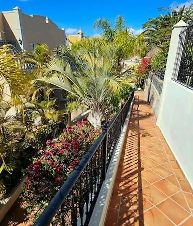 Sea View Duplex Private Jacuzzi, Garden, Terras&shared Pool Appartement *