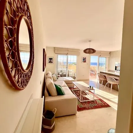 Sea View Duplex Private Jacuzzi, Garden, Terras&shared Pool Appartement