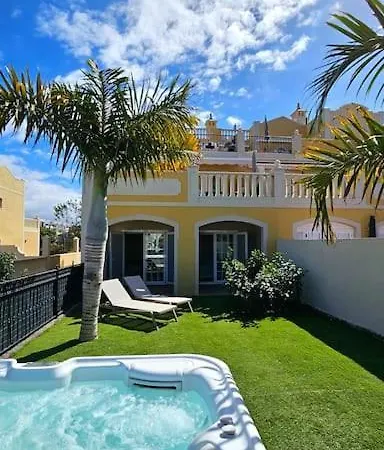 Sea View Duplex Private Jacuzzi, Garden, Terras And Shared Pool Lägenhet