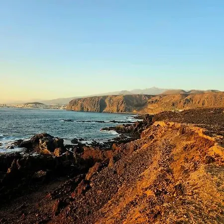 Sea View Duplex Private Jacuzzi, Garden, Terras And Shared Pool