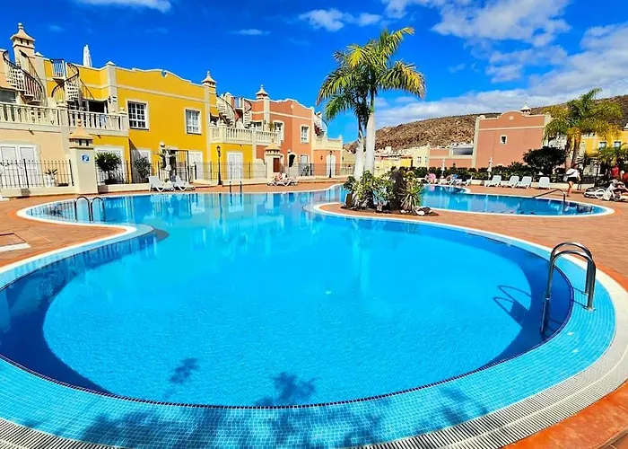 Sea View Duplex Private Jacuzzi, Garden, Terras And Shared Pool Appartement