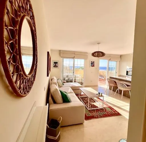 Sea View Duplex Private Jacuzzi, Garden, Terras And Shared Pool Appartement